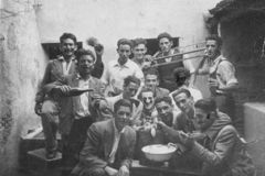 Amigos-en-fiestas-de-1955-en-Huertas-de-Animas