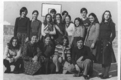 Grupo-de-Amigos-en-las-Pistas-del-Centro-Juvenil-ano-75