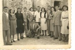 Grupo-de-amigos-en-las-fiestas-del-Rosario2